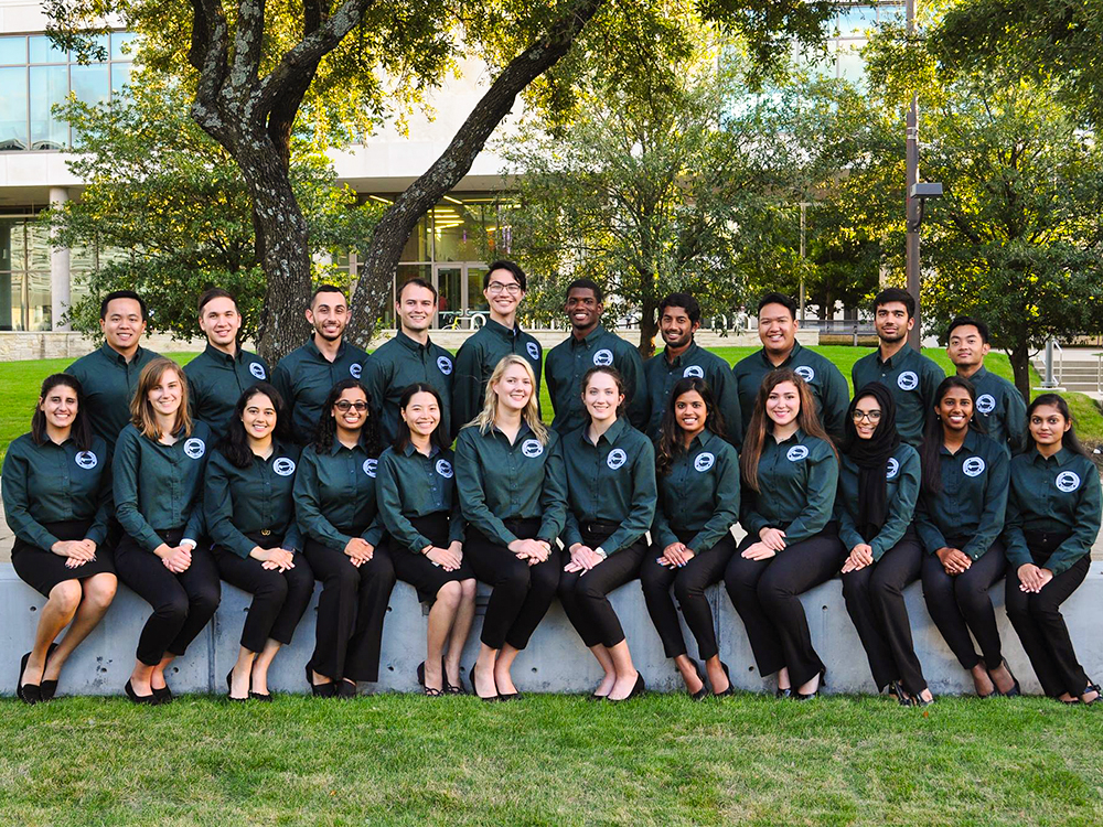 Student ambassadors sitting on the Davidson-Gundy Alumni Center lawn