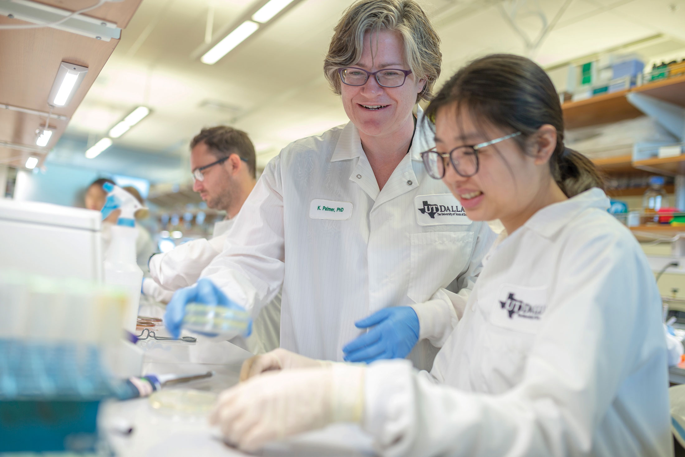 Palmer and Wei in laboratory.